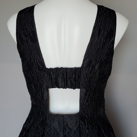 H&M Jacquard textured open back Fit and Flare - Picture 10 of 13